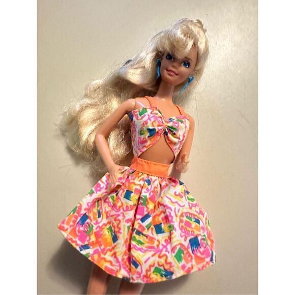 Vintage 80s Mattel Barbie Doll with Dress and earrings Blonde Retro - Picture 2 of 7
